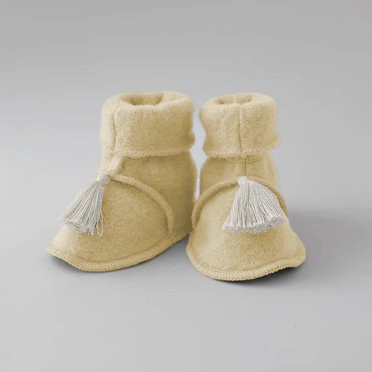 Trageschuhe aus Bio-Wollfleece in Butter Yellow, Vorderansicht