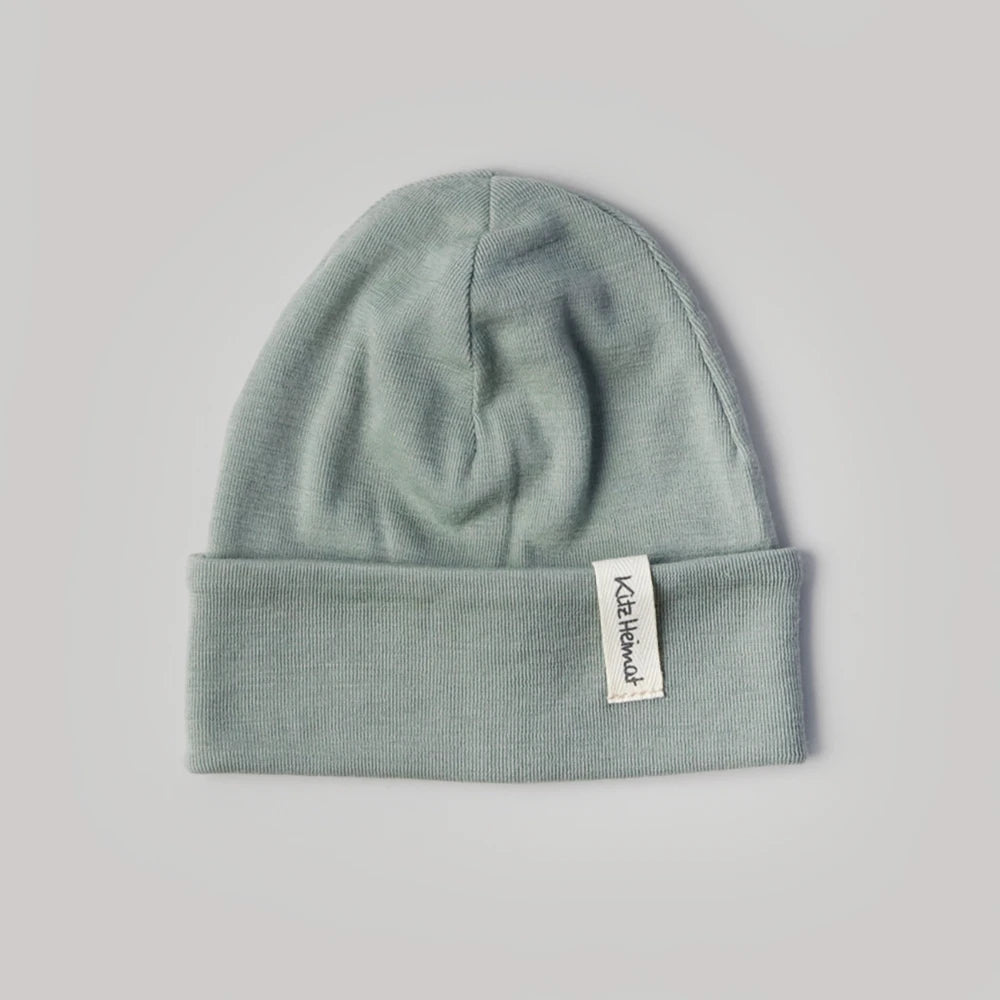 Beanie aus Bio-Merino-Schurwolle in Sage, Vorderansicht