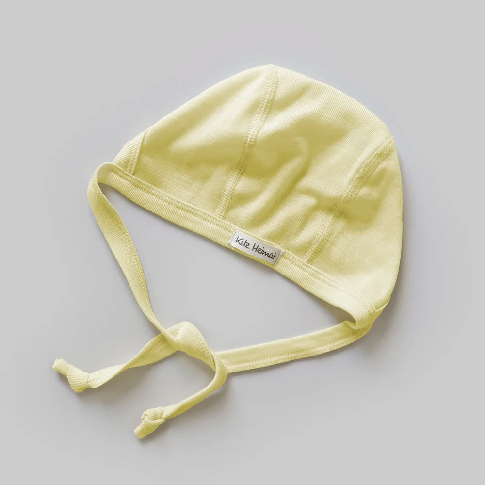 Babyhäubchen MINI aus Bio-Merino-Schurwolle in Butter Yellow, Rückansicht