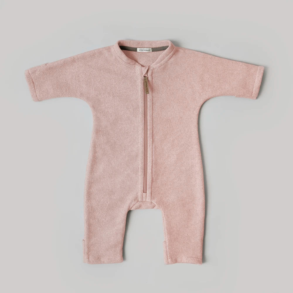 Overall aus Bio-Baumwollfleece in Soft Rose, Vorderansicht