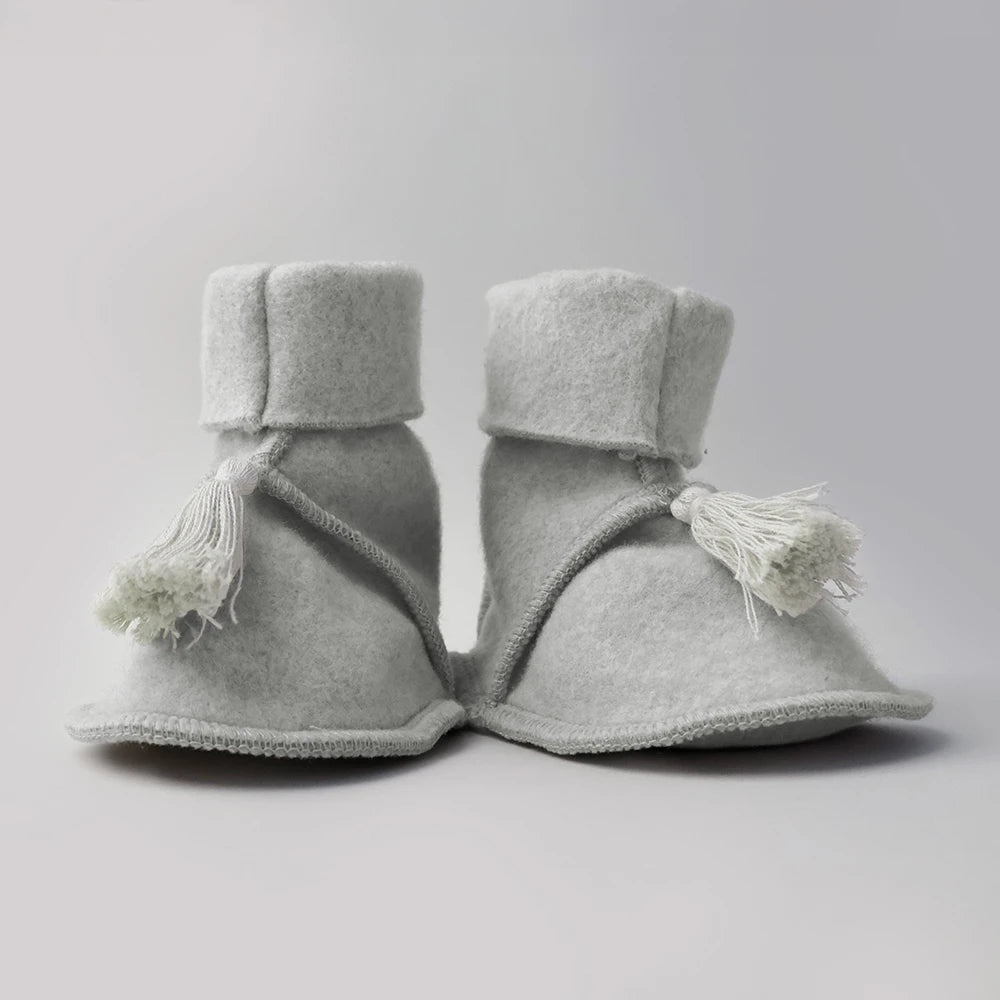 Trageschuhe aus Bio-Baumwollfleece in Soft Grey, Vorderansicht