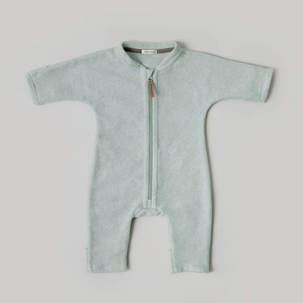 Overall aus Bio-Baumwollfleece in Soft Mint, Vorderansicht