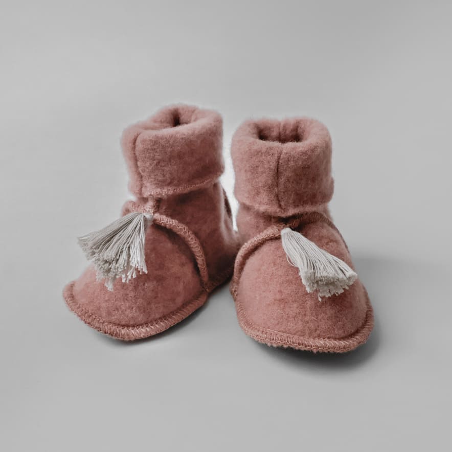 Trageschuhe in Dusty Rose aus 100% Bio-Merinofleece für Babys (Gr. 50/56-74/80).
