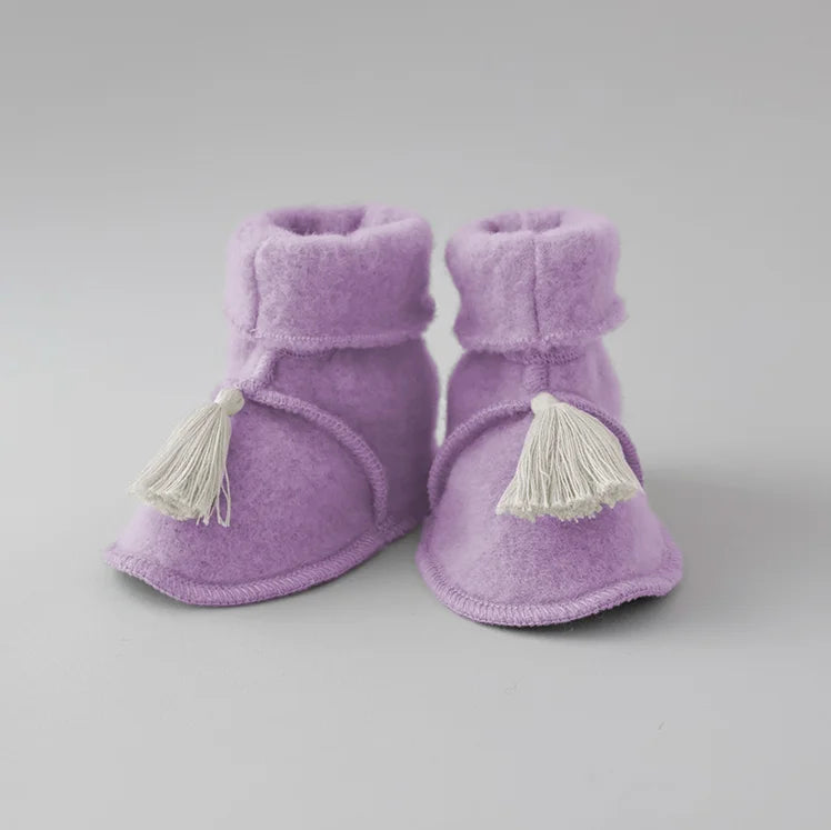 Trageschuhe aus Bio-Wollfleece in Lavender, Vorderansicht