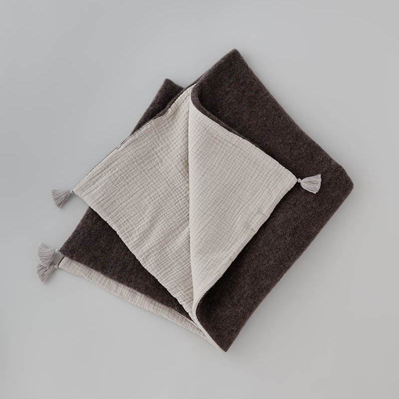 Decke in Chocolate/Nude aus 100% Bio-Merinofleece (80x80 cm)