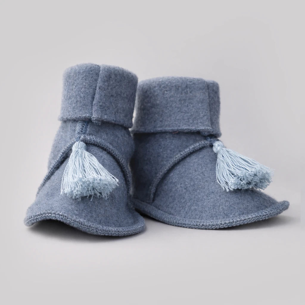 Trageschuhe aus Bio-Baumwollfleece in Blue Sky, Vorderansicht