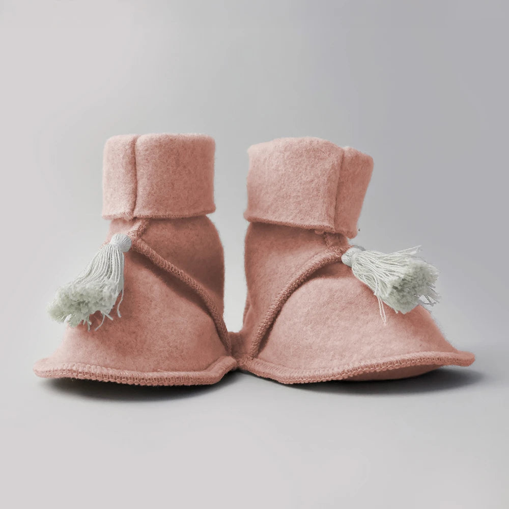 Trageschuhe aus Bio-Baumwollfleece in Soft Rose, Vorderansicht