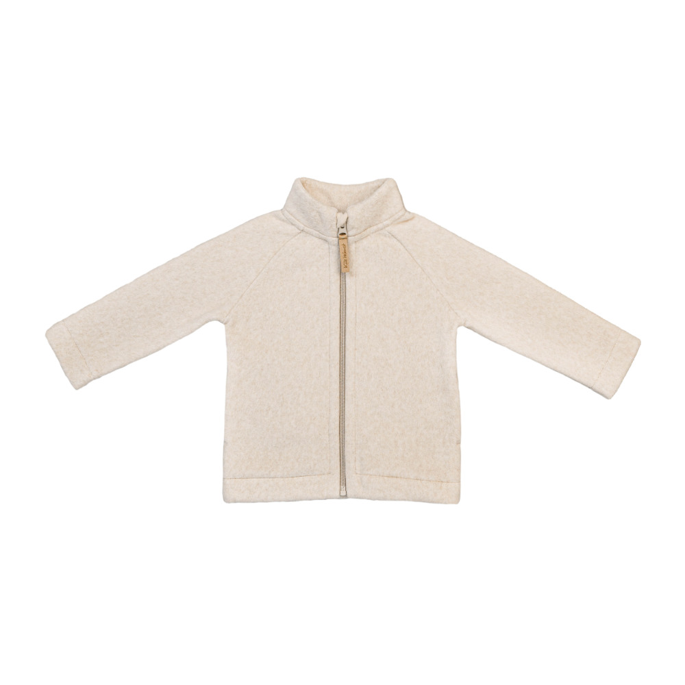 Frontansicht einer Baumwollfleece Jacke mit Stehkragen von Kitz Heimat in Nude für Babies und Kinder.