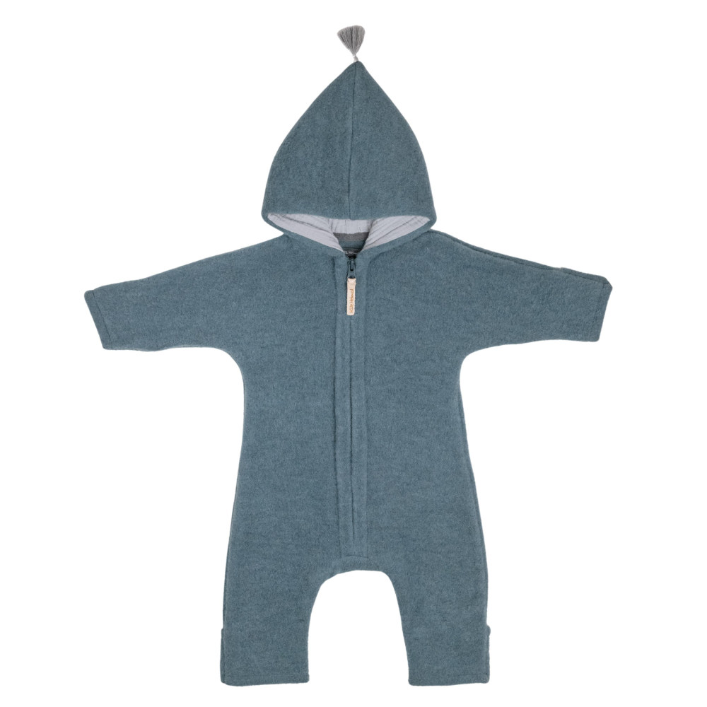 Frontansicht eines Merino Overalls von Kitz Heimat in Frosty Blue/Light Grey für Babies und Kleinkinder.