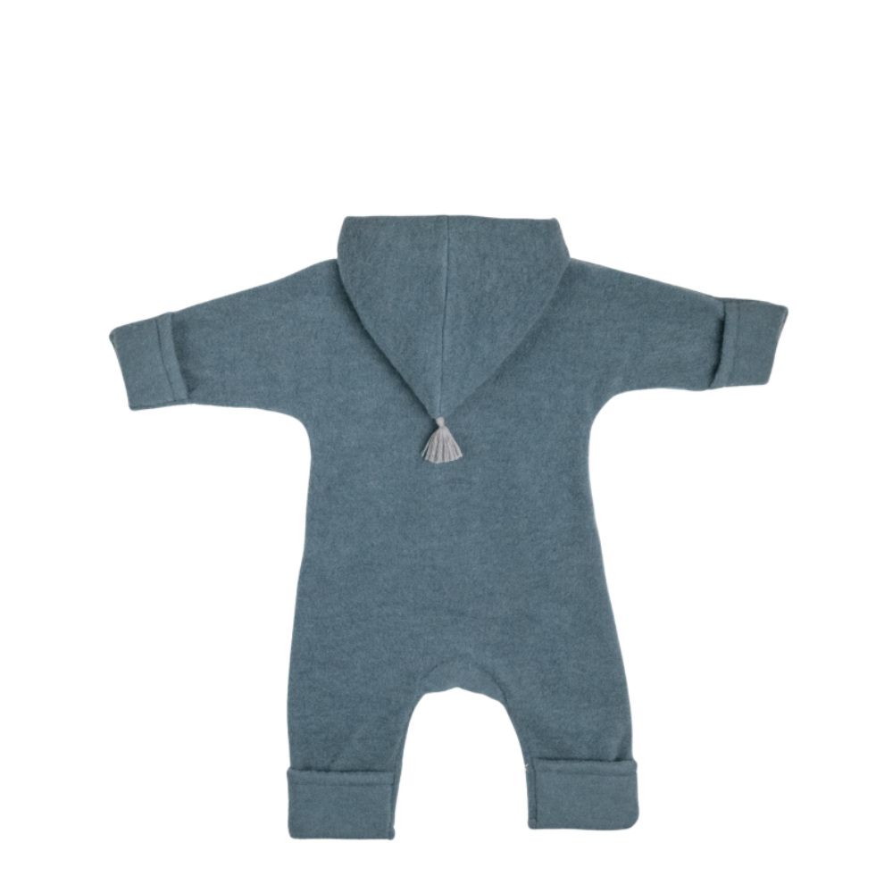 Rückansicht eines Merino Overalls von Kitz Heimat in Frosty Blue/Light Grey für Babies und Kleinkinder.