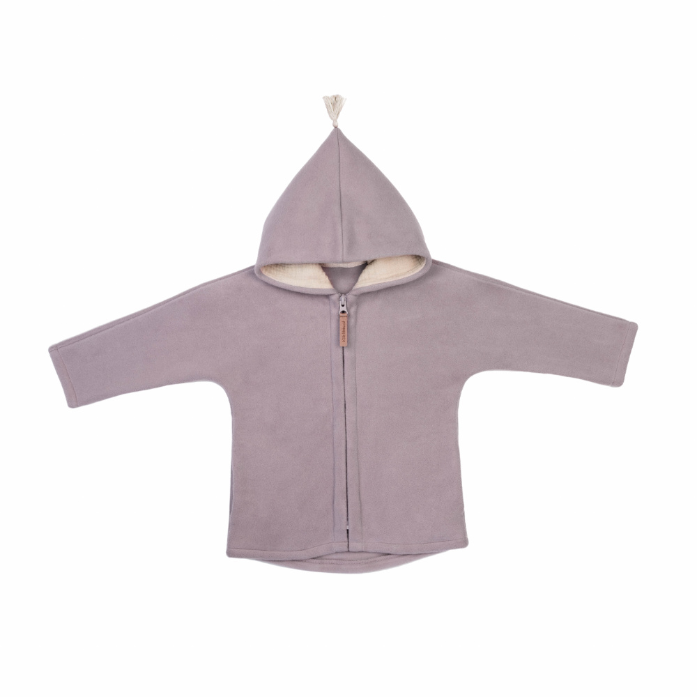 Frontansicht einer Baumwollfleece Jacke mit Kaputze von Kitz Heimat in Dusty Violet/Nude für Babies und Kinder.